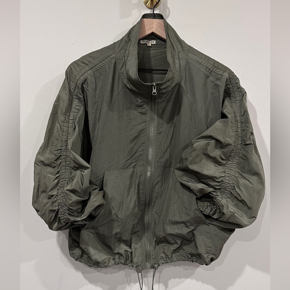 Green Nylon Windbreaker Jacket With Ruched Sleeves Vital Life Size Large - Picture 8 of 9